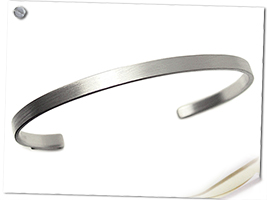 �T�e���d��C�j�V�����V���o�[�o���O�������ō���^���j�Z�b�N�X