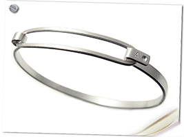 �T�e���V���o�[�o���O�����u���X���b�g�����ō���^���j�Z�b�N�X